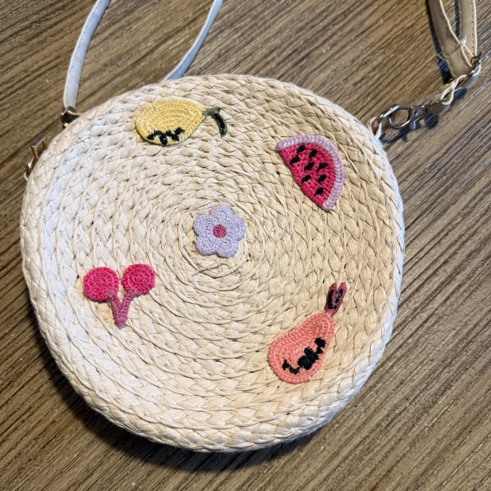 🔆‎ Bundle items 6 for $30 NWOT Girl's Round Purse with Adjustable Straps